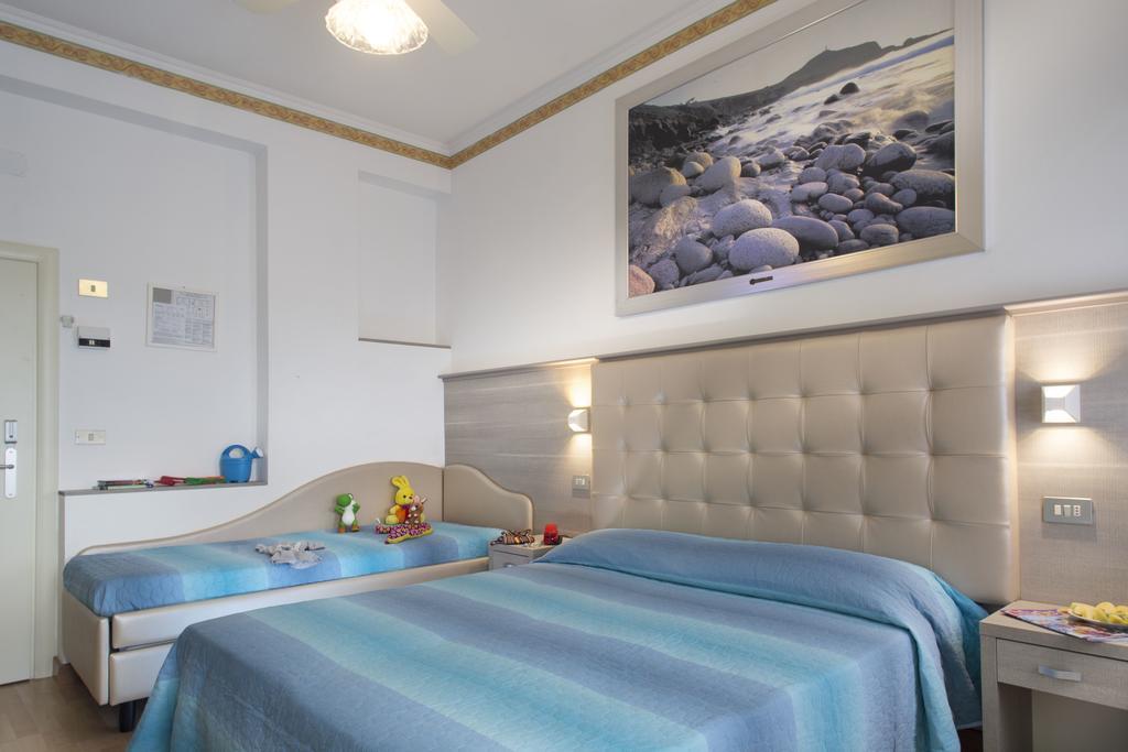 Hotel Titanus 벨레지아아지마리나 외부 사진