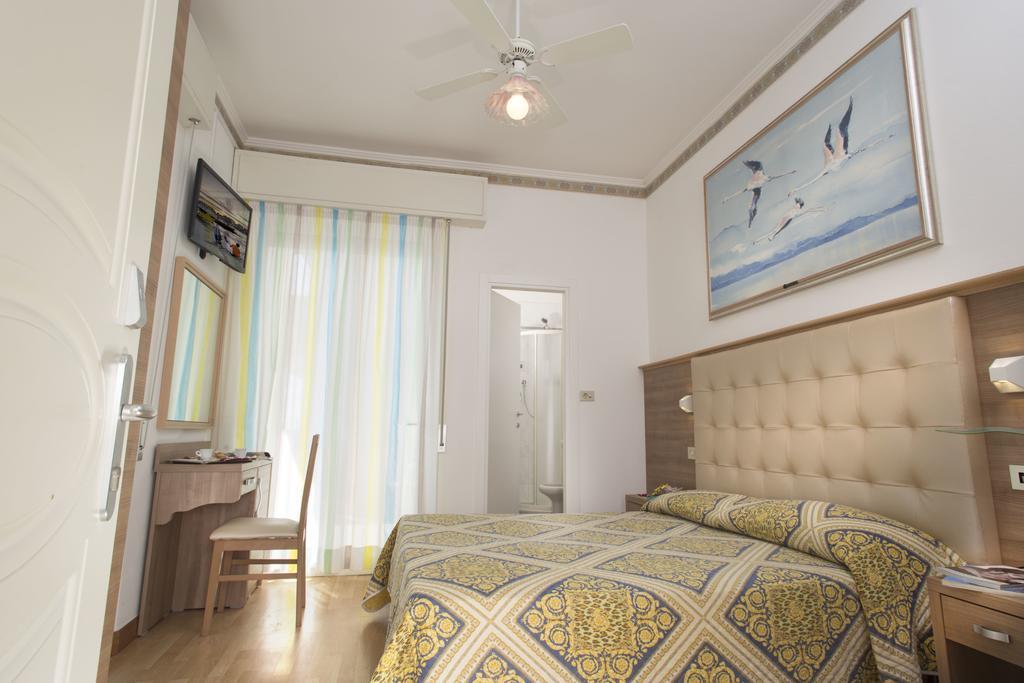Hotel Titanus 벨레지아아지마리나 외부 사진