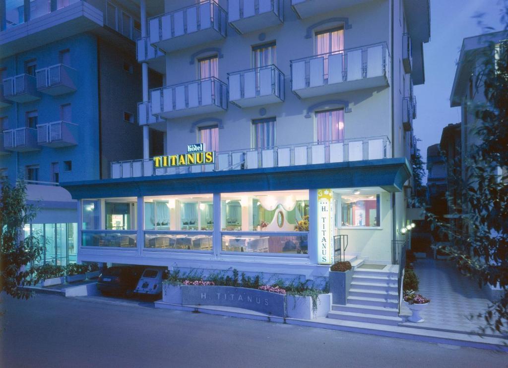 Hotel Titanus 벨레지아아지마리나 외부 사진