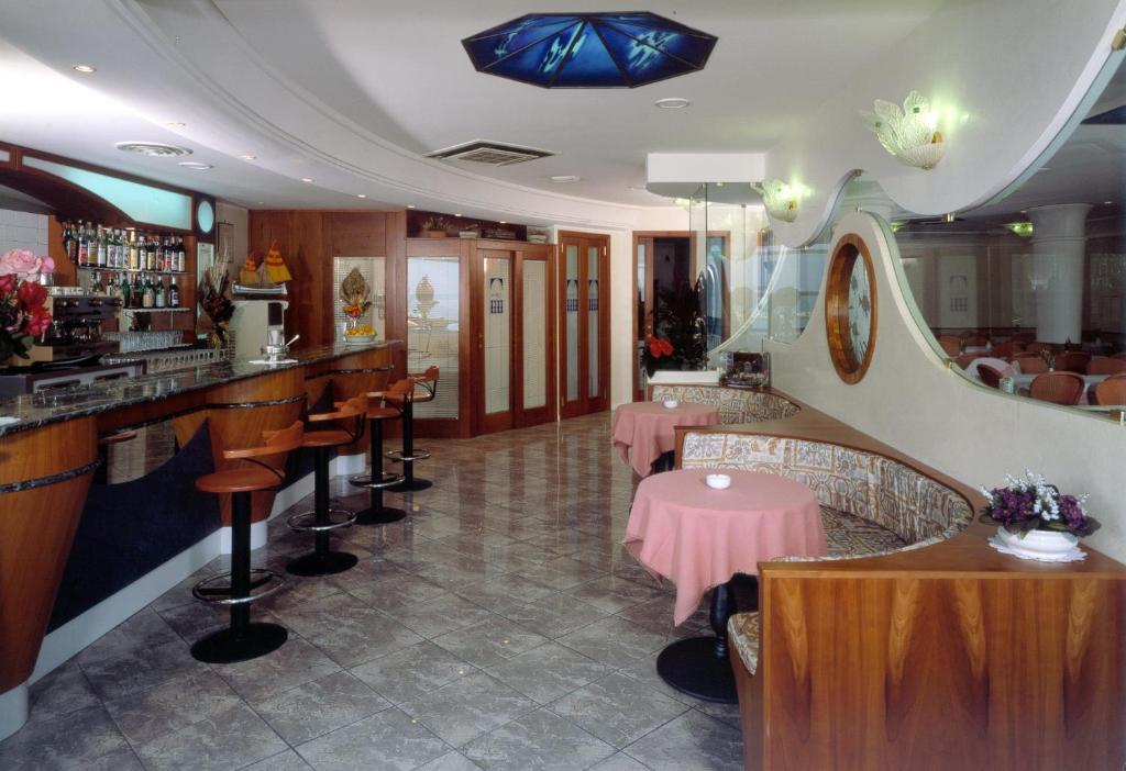 Hotel Titanus 벨레지아아지마리나 외부 사진