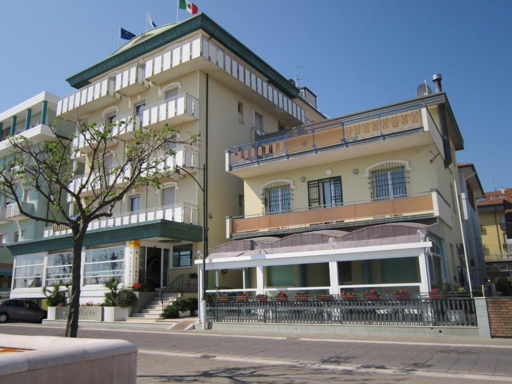Hotel Titanus 벨레지아아지마리나 외부 사진