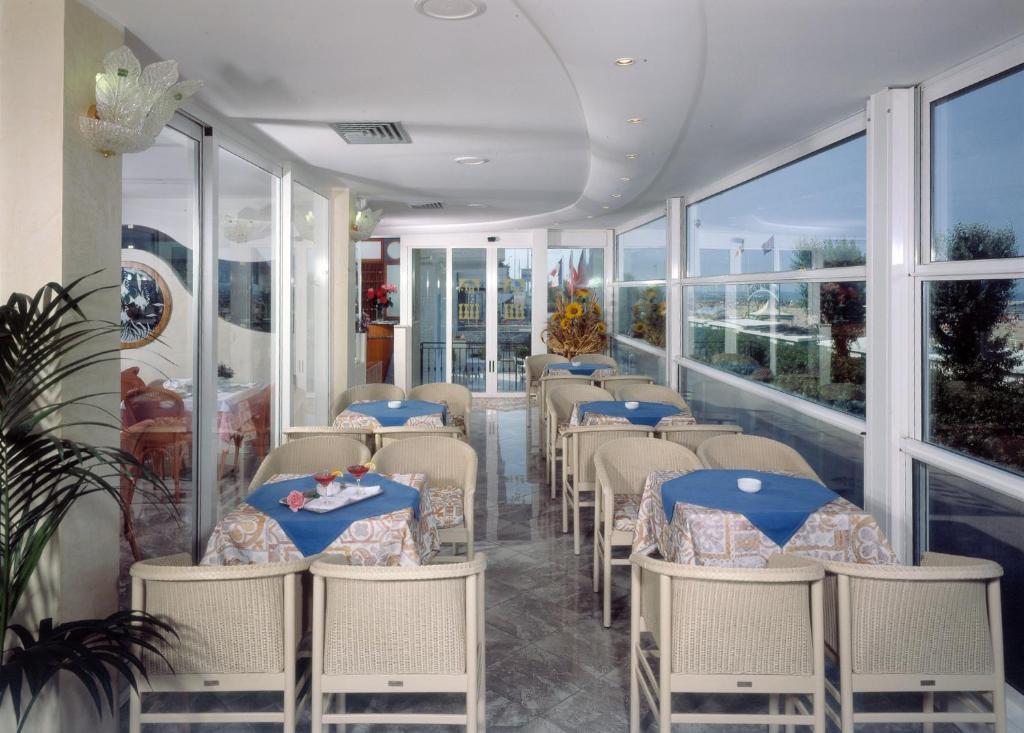 Hotel Titanus 벨레지아아지마리나 외부 사진